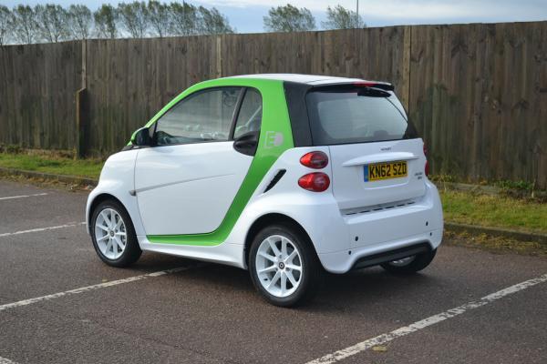 1-2013-smart-fortwo-electric-drive600_400
