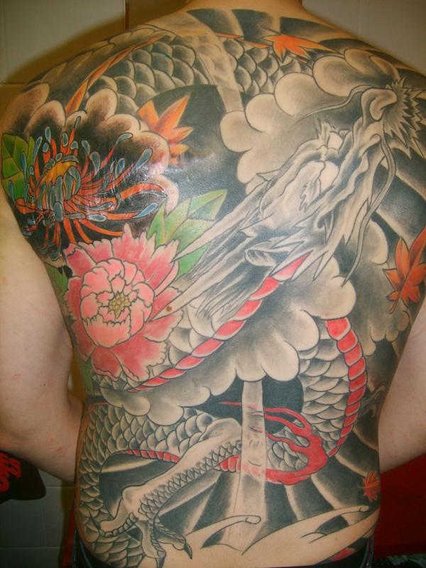 Freehand rồng trở lại - 30 ảnh vui nhộn Dragon Tattoo Designs <3 <3