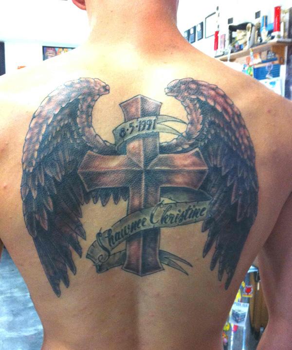 Winged Memorial - 50 Creative Chữ thập Tattoo Designs <3 <3