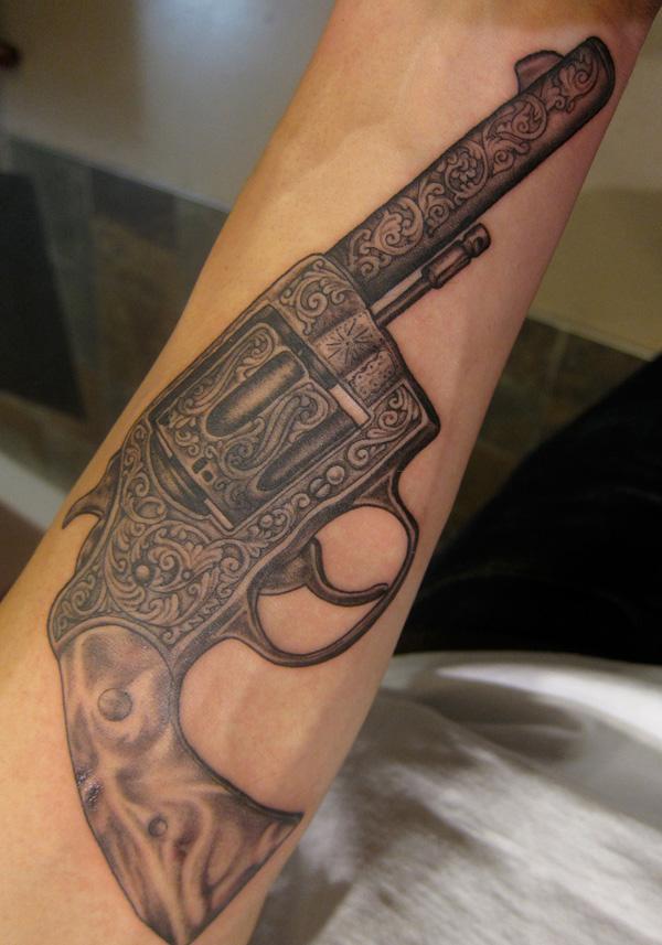 ben súng - 35 ảnh vui nhộn Gun Tattoo Designs <3 <3