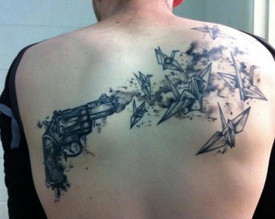 súng xăm trên màu đen - 35 ảnh vui nhộn Gun Tattoo Designs <3 <3