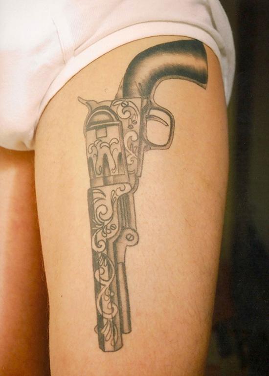 súng xăm - 35 ảnh vui nhộn Gun Tattoo Designs <3 <3