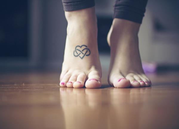 Infinity tim Tattoo trên bàn chân - 45 Ý tưởng Infinity Tattoo <3 <3