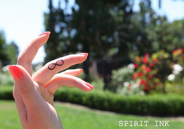 Infinity trên ngón tay - Ý tưởng Tattoo 45 Infinity <3 <3