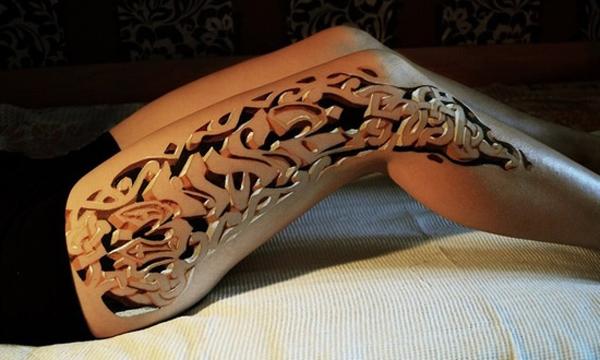 23 3D thigh tatoo