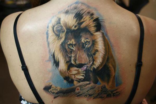 Lion hình xăm trên lưng - 50 Ví dụ về Lion Tattoo <3 <3