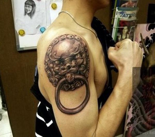 Lion xăm như một gõ cửa - 50 Ví dụ về Lion Tattoo <3 <3