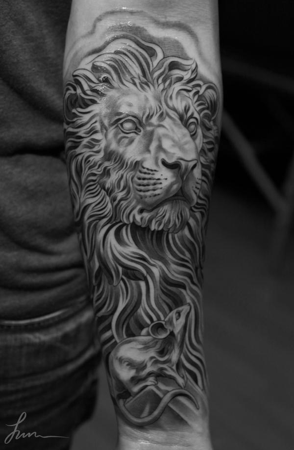 Con sư tử và chuột - 50 Ví dụ về Lion Tattoo <3 <3