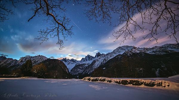 Waiting dawn, under Geminids rain by Alfredo Costanzo