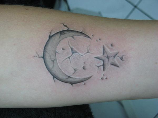 50 Examples of Moon Tattoos | Art and Design