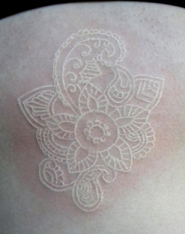 Trắng Ink Tattoo Flower - 60 + Ý tưởng cho trắng mực xăm <3 <3