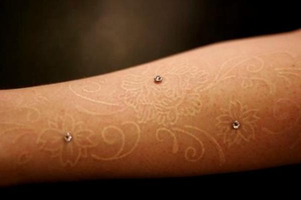 Trắng Ink Tattoo ren trên Arm - 60 + Ý tưởng cho trắng mực xăm <3 <3