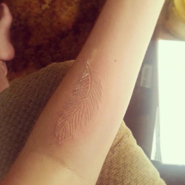 Trắng Ink Feather Tattoo - 60 + Ý tưởng cho trắng mực xăm <3 <3