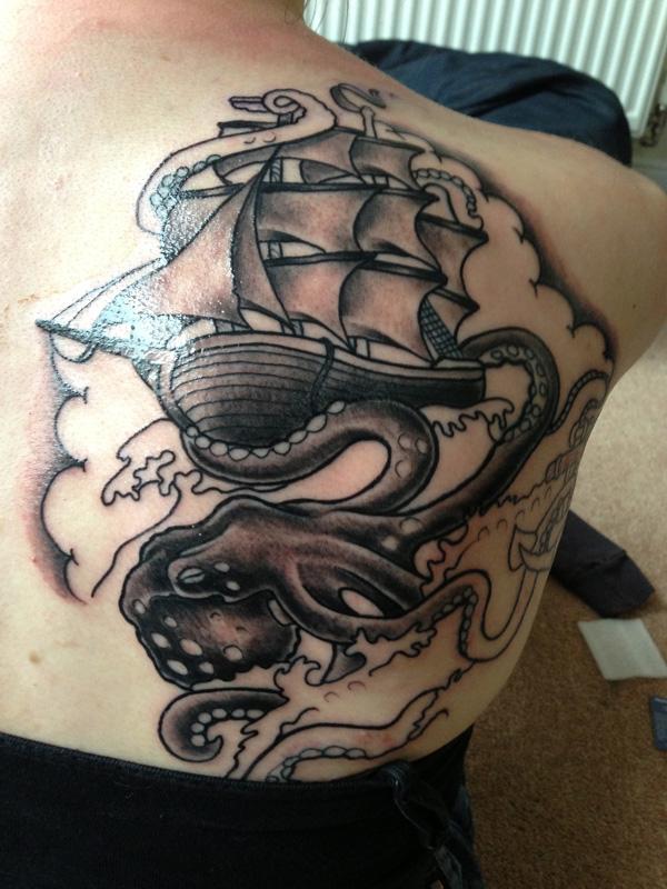 Thuyền với hình xăm con bạch tuộc - 55 ảnh vui nhộn Octopus Tattoo Designs <3 <3