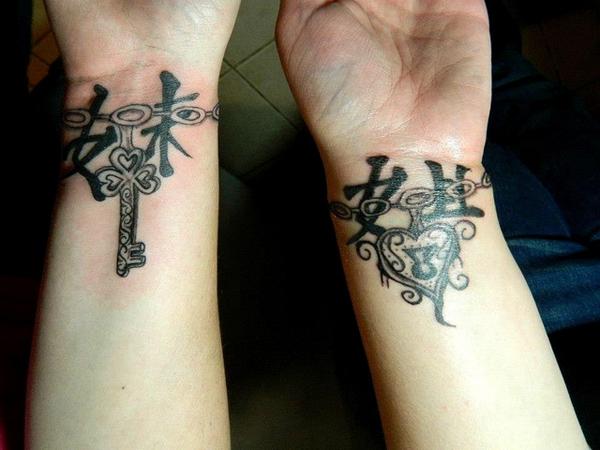 Sister Tattoos with Chinese characters - The heart of the elder sister can only be turned off by the key of the younger sister, bonded with the bracelet on their wrists.