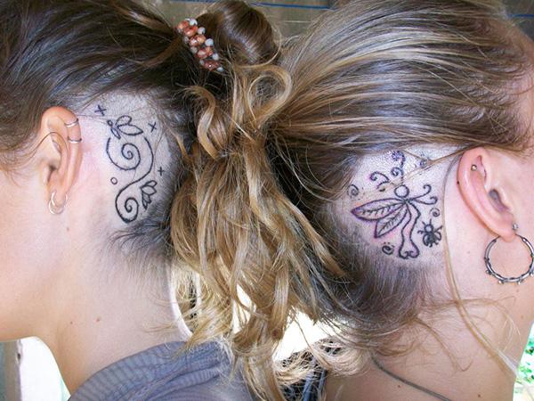 Head is an unusual place to get tattoo. It’s normally chosen by creative people to get their tattoo on. The identical sister tattoos here are representing their rich imagination and exception that they will think together.