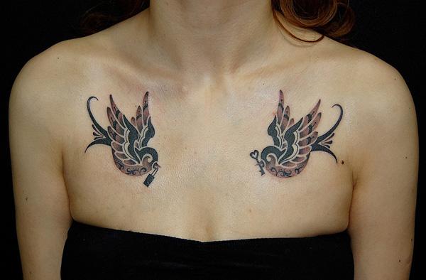 Swallow hình xăm trên ngực - 50 Đáng yêu Swallow xăm <3 <3