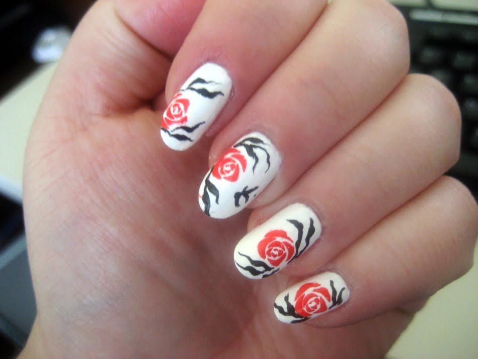 shortnailsimpleandcoolblackandredflowerpatternnailart 