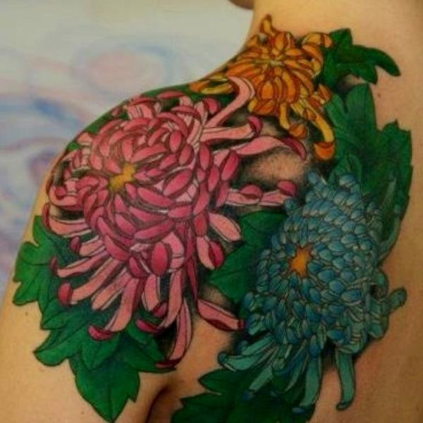 hoa cúc vai hình xăm - 40 đẹp Ý tưởng hoa cúc Tattoo <3 <3