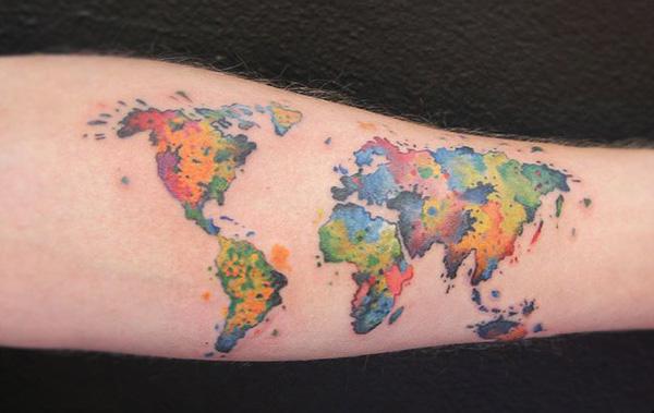 Đầy màu sắc bản đồ thế giới hình xăm - 25 ảnh vui nhộn Bản đồ xăm <3 <3