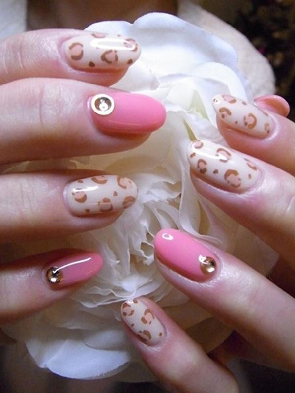Tap into your animalistic side with these ravishing leopard printed nails. Paint them in powerful pink and show the world what girl power is truly made of. It’s a fun looking nail art that you can go with when partying or going to your favorite clubs. It makes you look like you know what you want and you know how to get it.