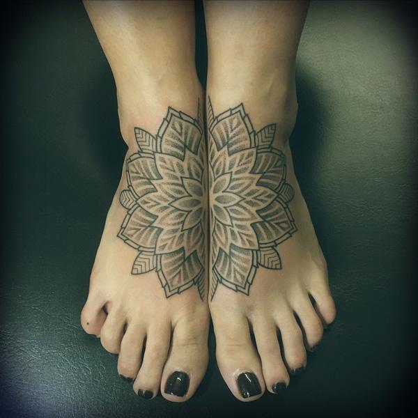 Mandala Tattoo trên đôi chân - 30 + phức tạp Các Mandala Tattoo Designs <3 <3