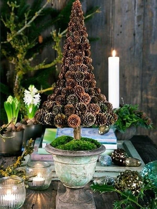 Pinecone inspired Christmas tree. Go out of your way to be creative and collect pinecones to form your very own mini Christmas tree on a vase.