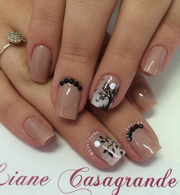 A very artistic take on nude nail design. With a whiff of white gradient starting from the tip of the nails, trees and leaves are drawn in thin black strokes with birds. Black beads are also added on top for effect.