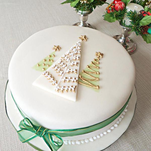 40+ Christmas Cake Ideas Art And Design Elegant looking Christmas cake. The cake looks simple tasty and has been designed in white ... - 40+ Christmas Cake Ideas Art And Design