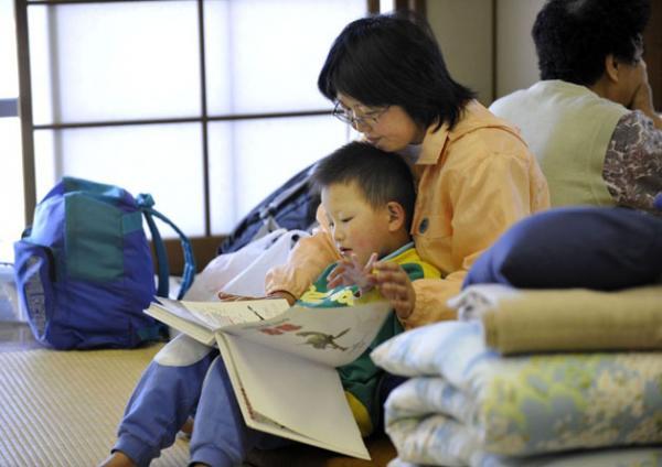 gd7667689amotherreadsabook6046600_424