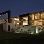 Joc House by Nico van der Meulen Architects