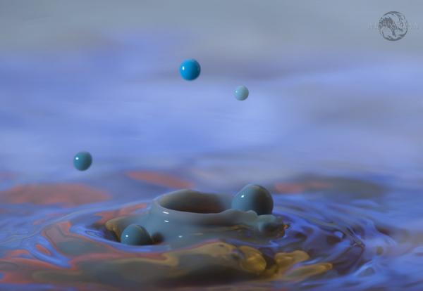 colored_milk_drops_01600_414