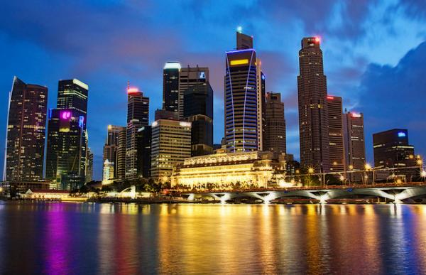 singapore_skyline_at_night1600_387