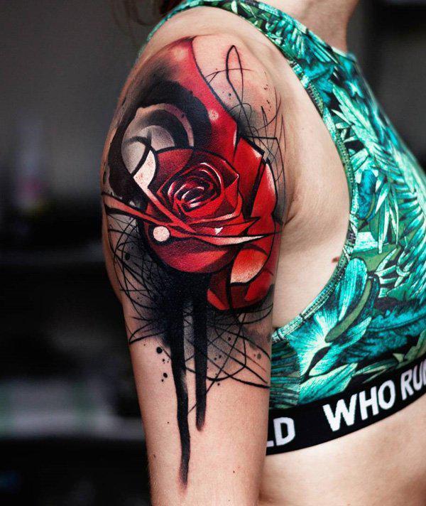 Abstract realism / Floral, realism tattoo – Tattoo Studio München | CHAOS  CREW | Tätowierer München