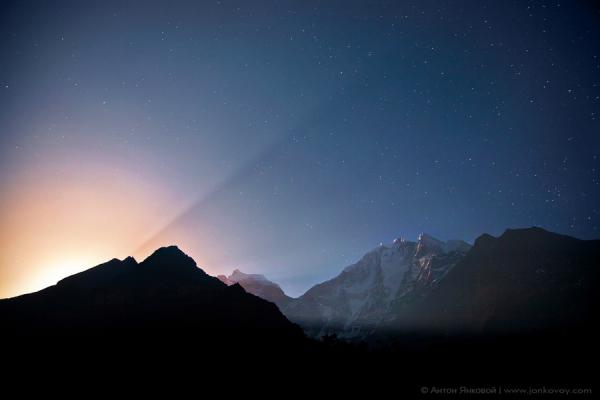 moonrise_in_himalayas_by_anton_jankovoy600_400