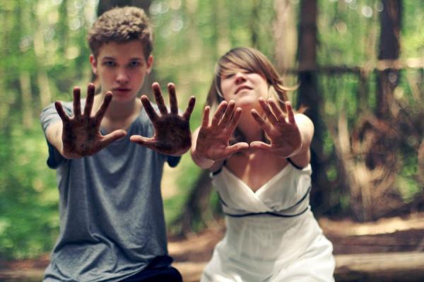 hands___id_by_nikkothenerd600_400.jpg
