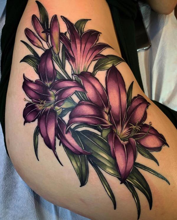 Blue Lily for @yrdleo Healed photo by @t_riki - - - - #lilytattoo  #leaftattoo #blueflowers #bluetattoo #東京タトゥー #日本タトゥー #botanictattoo… |  Instagram