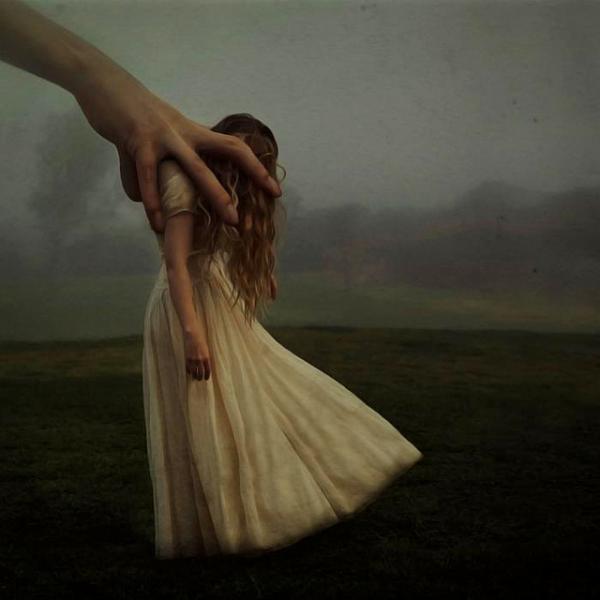 what moves us_by_brooke shaden 600_600