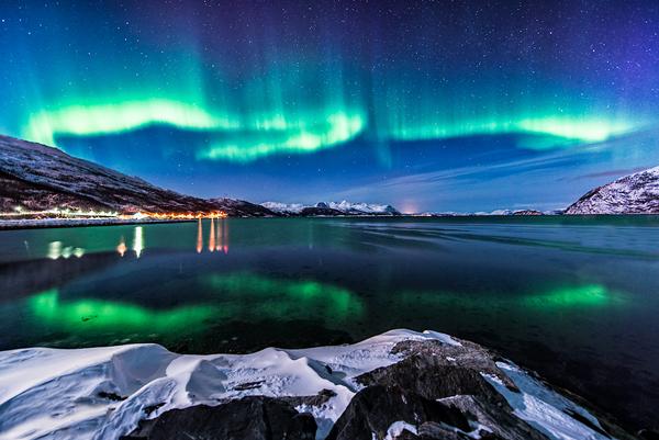 aurora_on_the_rocks_by_trichardsen