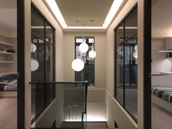A Multilevel Contemporary Apartment (6)
