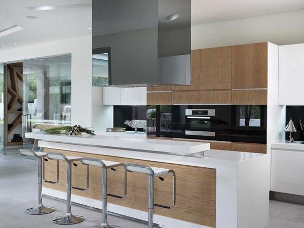 Refined Modern Residence 11