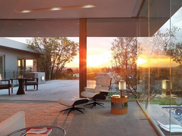 Refined Modern Residence 4