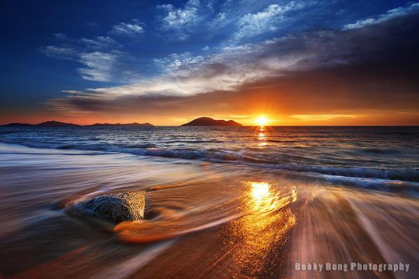 blue & gold moment_by_Bobby Bong600_400