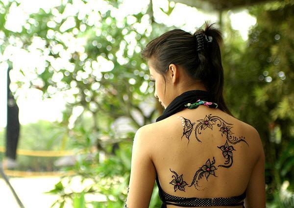 50 Komplizierte Henna-Tattoo-Designs 50 Komplizierte Henna-Tattoo-Designs