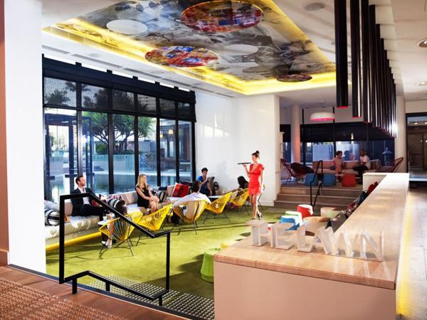 QT Hotel Gold Coast 9