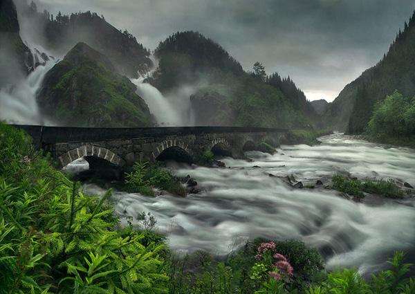 10.000.000 liter by Max Rive