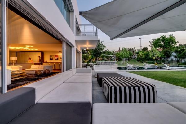 Unique Contemporary Villa_10600_400