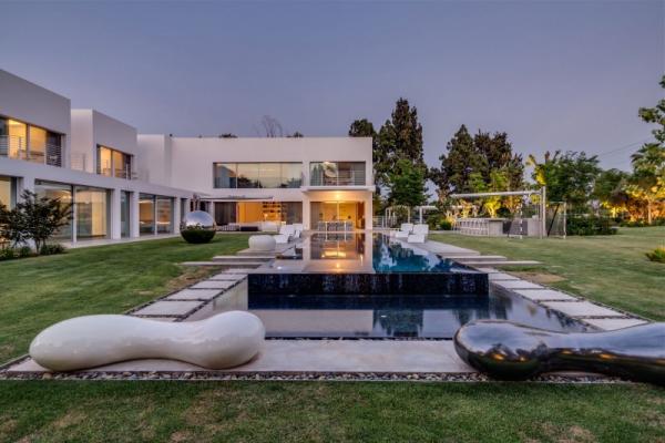 Unique Contemporary Villa_17600_400