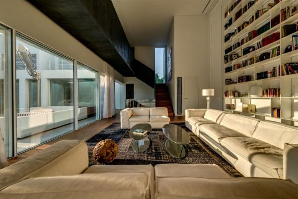 Unique Contemporary Villa_23600_400