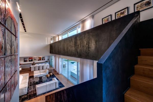 Unique Contemporary Villa_26600_400